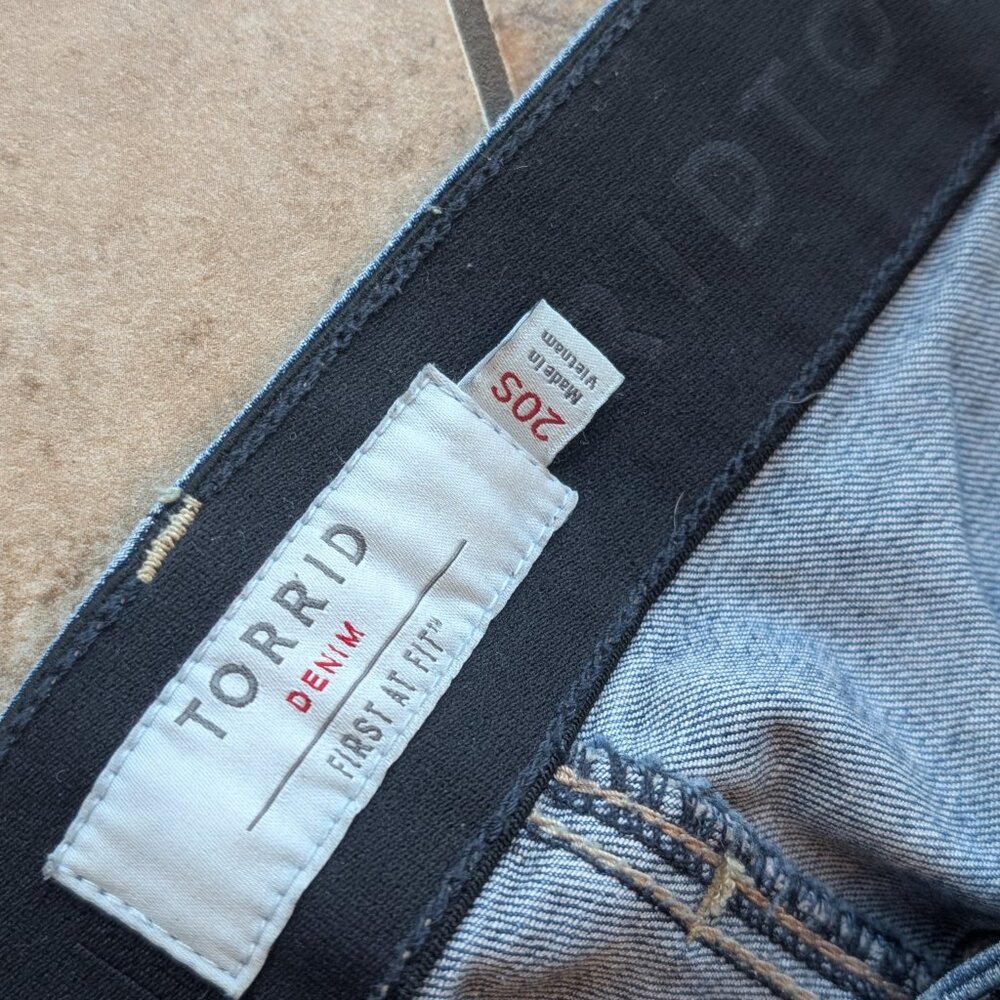 Torrid Bombshell Skinny Jeans - Picture 5 of 5